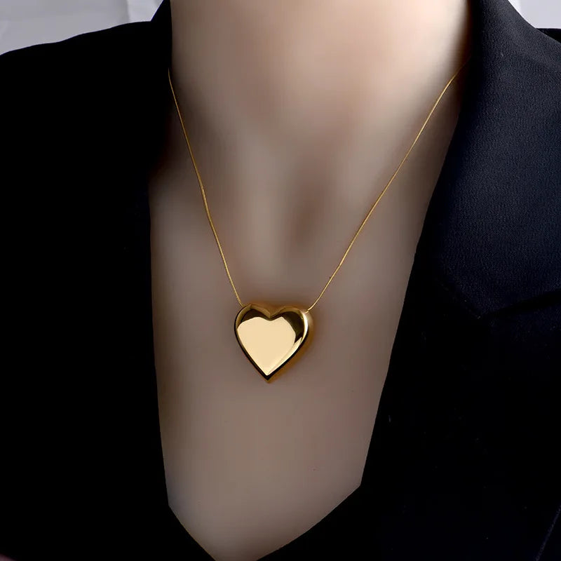 European and American hip-hop simple gold colour peach heart pendant titanium steel necklace girls sexy collarbone chain female