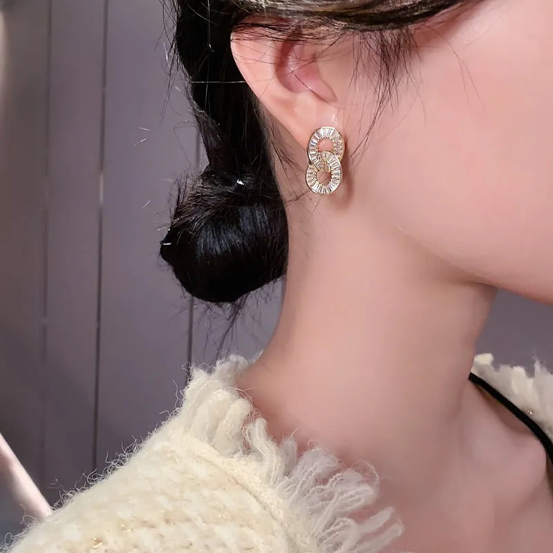 Luxury Zircon Circle Clasp Gold Colour Pendant Earrings For Woman Fashion Korean Jewelry 2020 New Party Girl's Unusual Earrings