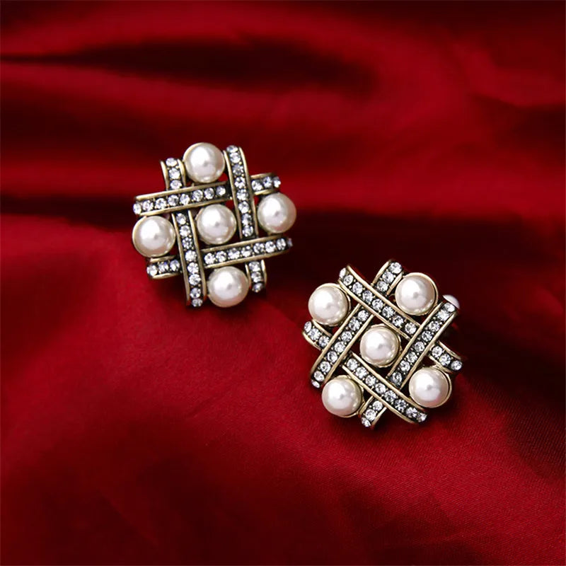 Simulated Pearls Stud Earrings 2018 New Alloy Retro Earrings New Trending Jewelry Summer Earrings Women statement Accessories