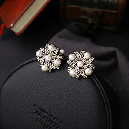 Simulated Pearls Stud Earrings 2018 New Alloy Retro Earrings New Trending Jewelry Summer Earrings Women statement Accessories