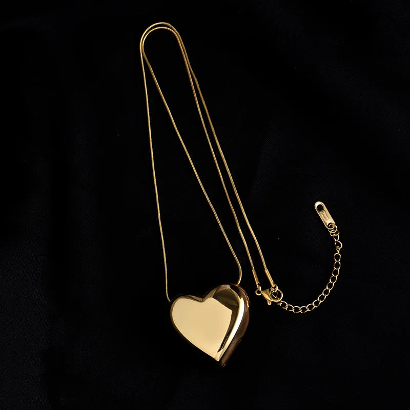 European and American hip-hop simple gold colour peach heart pendant titanium steel necklace girls sexy collarbone chain female