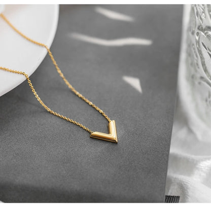 Fashion Brand V Letter Pendant Necklace For Woman Stainless Steel Women Necklace Luxury Jewelry Female Costume Accessories