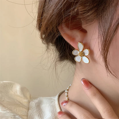 French Romantic White Enamel Irregular Five petal Flower Stud Earrings 2023 New Fashion Jewelry For Women's Elegant Accessories