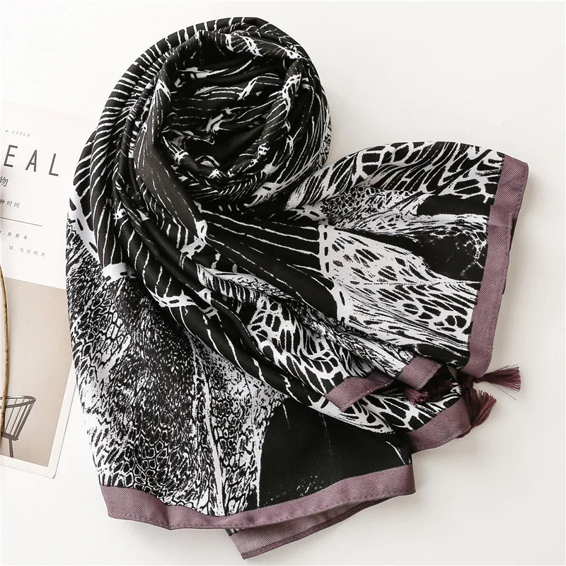 High Quality Charming Big Flower Women Scarf Fashion Beach Shawls for Lady Luxury Female Long Seaside Shawl with Tassel 2023