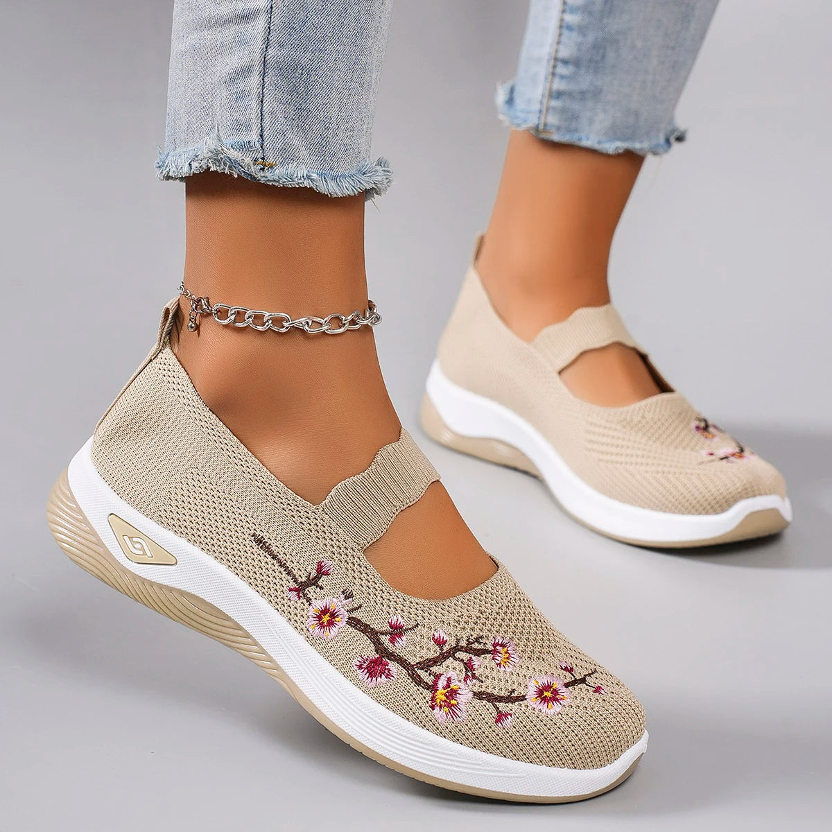 Spring new women's sports shoes,