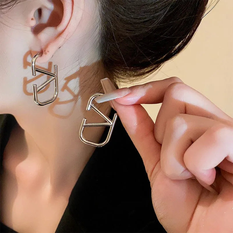 Geometric cool style ins personalized design Ear Studs, 2024 fashionable and versatile earrings