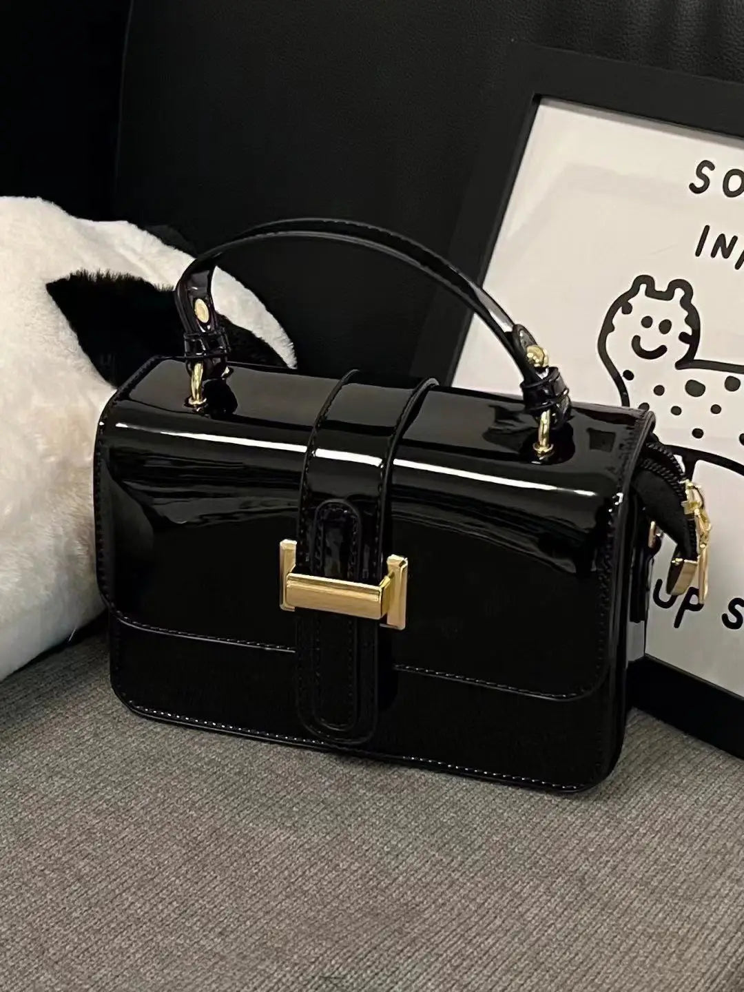 Unique glossy small square bag female 2023 new fall and winter fashion versatile single shoulder commuter crossbody bag