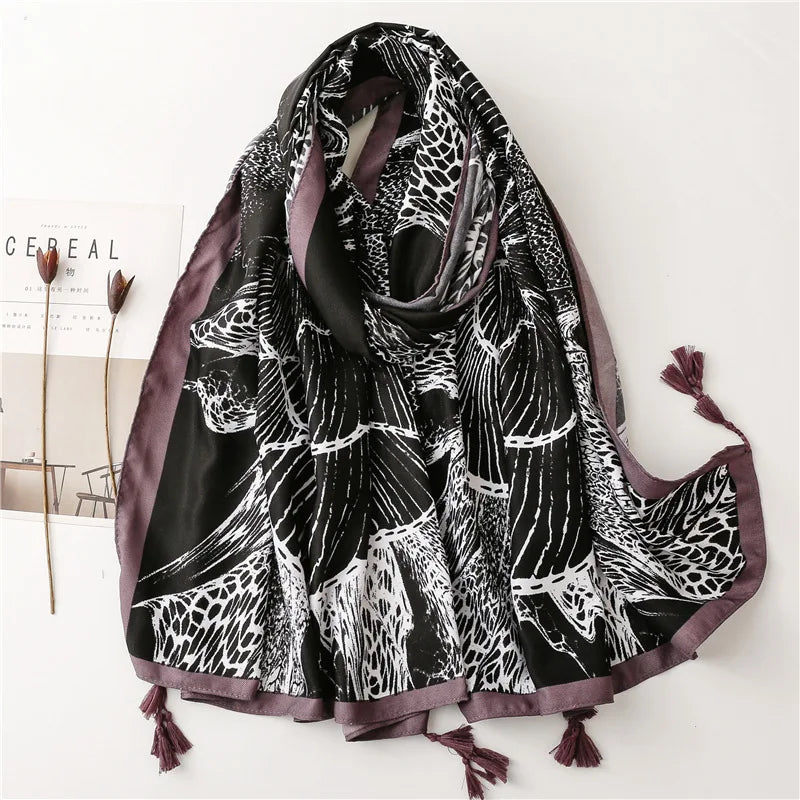 High Quality Charming Big Flower Women Scarf Fashion Beach Shawls for Lady Luxury Female Long Seaside Shawl with Tassel 2023