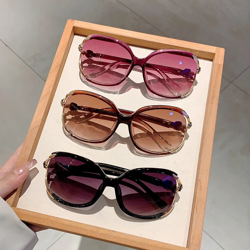 KAMMPT Stylish Red Trends Shades Flower Chain Design Decoration Women's Sunglasses Outdoor Driving Hiking Ladies Sun Glasses