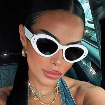 Fashion Brand Oval Women Sunglasses Vintage Luxury Design Rivet Cat Eye Ladies Sunglasses Retro Black Eyewear Shades UV400