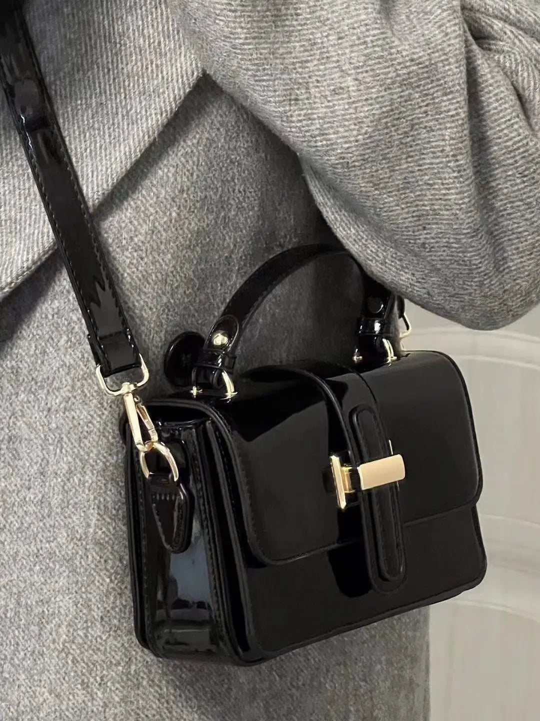 Unique glossy small square bag female 2023 new fall and winter fashion versatile single shoulder commuter crossbody bag