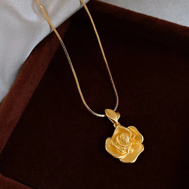 Light Luxury Frosted Gold Color Rose Flower Pendant Necklace For 2024 Women's Sexy Collarbone Chain Fashion Accessories Jewelry