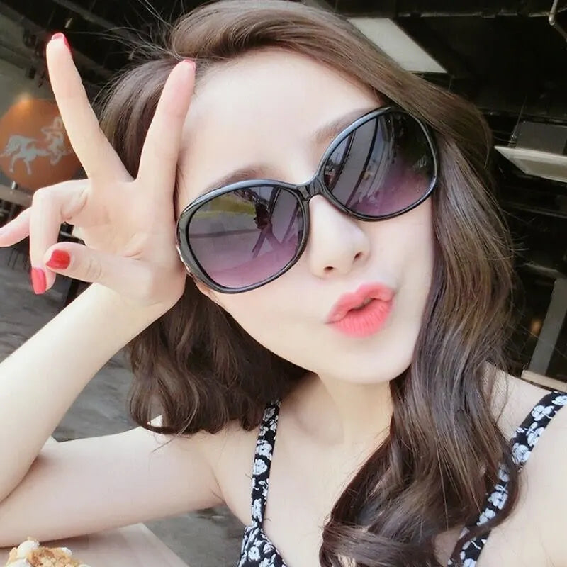 New Fashion Sunglasses Trend Large Frame Sunglasses Women Gradient Street Photo Glasses