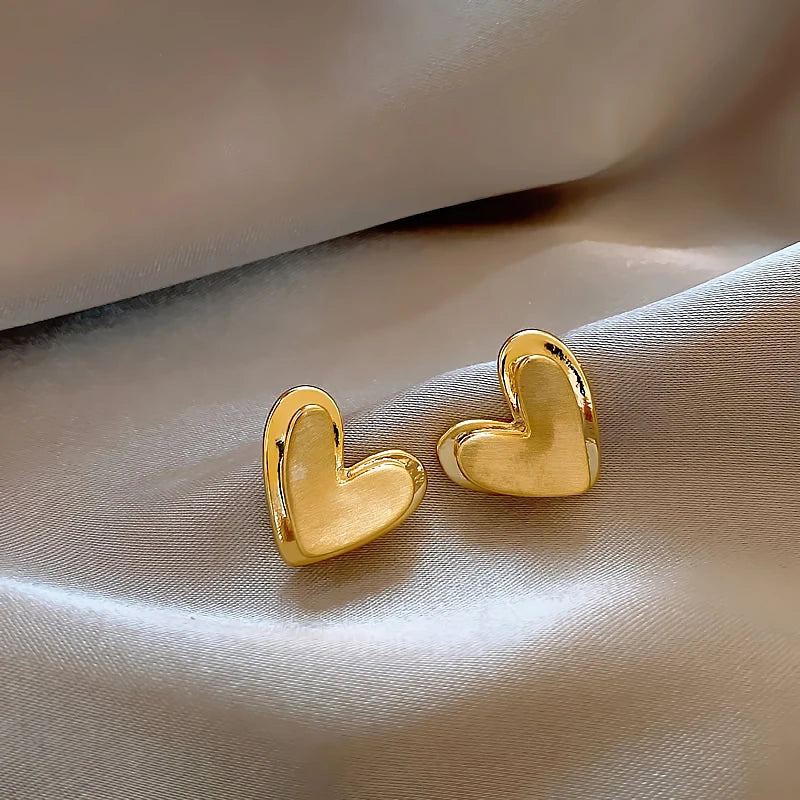 2024 New Design Copper alloy Frosted Gold Color Heart-shaped Stud Earrings For Girls' Sweet Accessories Women‘s Fashion Jewelry