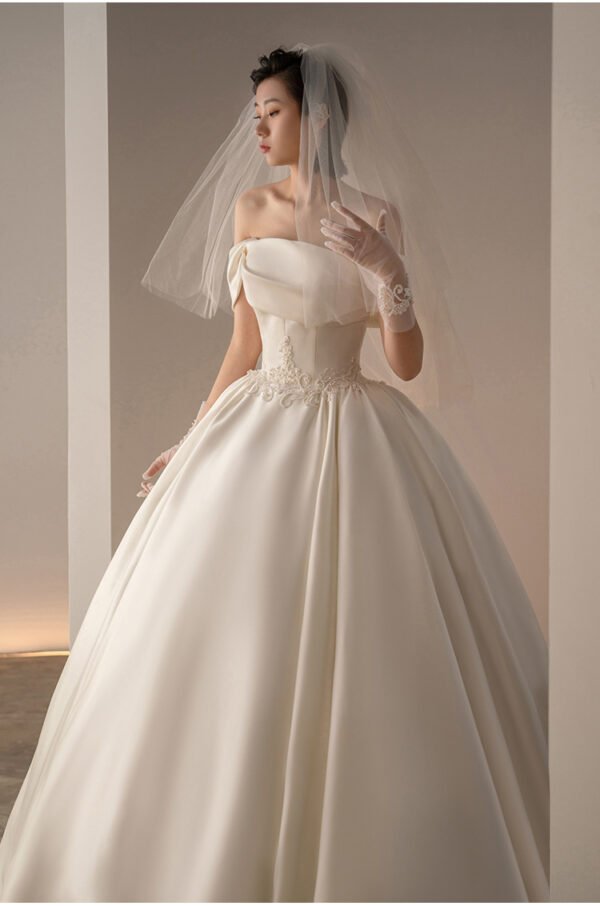 Women's Satin Off-shoulder Retro Fashion Trailing Wedding Dress - Image 3