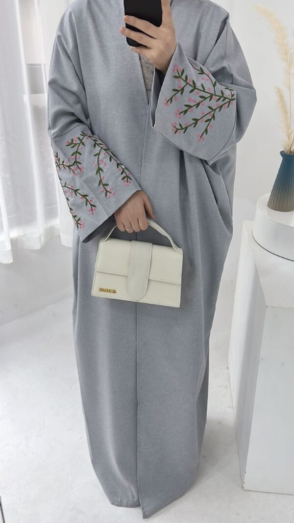 Dubai Middle East Turkey Dubai Flower Embroidered Elegant Cardigan Robe - Image 3
