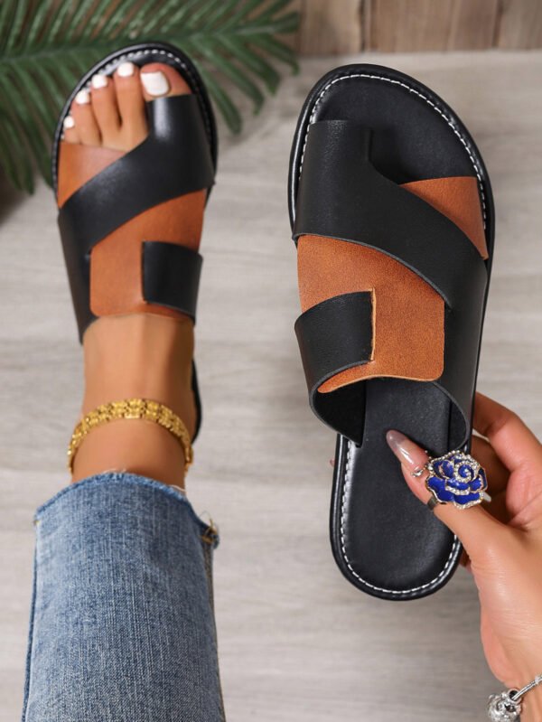 Plus Size Color Matching Toe Covering Flat Slippers - Image 6
